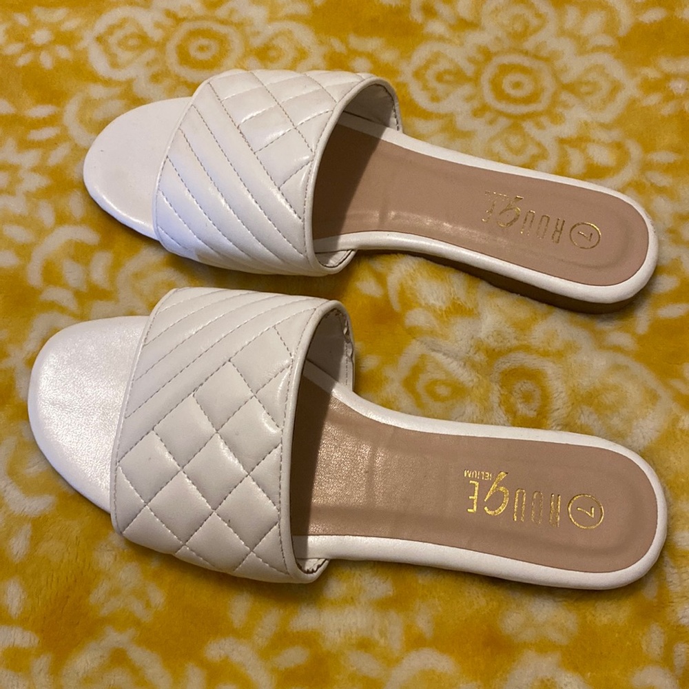 white rouge helium sandals